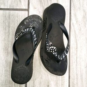 BCBG Flip Flops / Thong sandals w/ diamonds